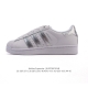 真标 阿迪达斯 Adidas Superstar 2025年新款鞋子 蛇年新款经典贝壳头系列 新款休闲板鞋潮流男女士运动鞋 。鞋面柔软皮革拼接材质 标志性的贝壳