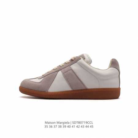 Maison Martin Margiela 马丁 马吉拉 德训休闲板鞋。牛皮革柔软细腻的特点与麋鹿皮的绒毛质感相结合，使其既有超高的柔软舒适度，又同时保持不错 - 点击图像关闭