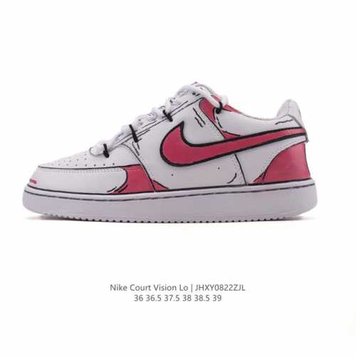 公司级 耐克Nike Court Vision Low 校园风低帮复古篮球板鞋运动鞋 解构绑带 双鞋带。延续80年代复古篮球鞋，添加学院风细节。皮革组合鞋面，利