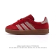 阿迪达斯 Adidas Originals Gazelle Indoor复古三叶草防滑透明橡胶板鞋经典运动鞋。这款经典鞋,忠于原版设计,缀撞色三条纹和鞋跟饰片。