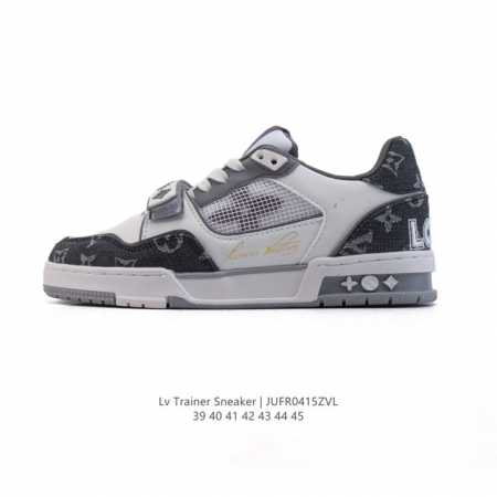 Lv Skate Sneaker 路易威登 2025年新款运动板鞋 蛇年限定 春夏秀场初次亮相，此次以粒面牛皮革焕新呈现。加垫鞋领和鞋舌援引滑板鞋设计，科技鞋带 - 点击图像关闭