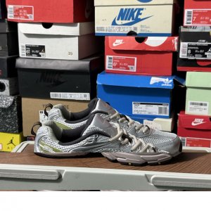 长期补货 特价New Balance Nb530 新百伦复古透气跑步鞋 抛弃过往以皮革为主的人气轮廓 以极具复古风范的跑鞋外观呈现 设计上全鞋以简约清爽的纯白色