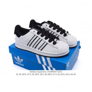 阿迪达斯 Adidas Superstar 2025年新款鞋子 蛇年新款经典贝壳头系列 新款休闲板鞋潮流男女士运动鞋 。鞋面柔软皮革拼接材质 标志性的贝壳鞋头，