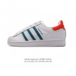 阿迪达斯 Adidas Superstar Shoes 经典贝壳头运动滑板鞋。Adidas Superstar系列经典运动鞋，诞生于1969年，现已成为引领时尚
