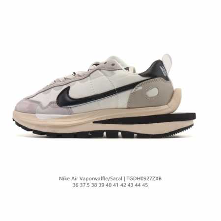耐克 Sacai X Nike Vaporwaffle 华夫三代3.0 走秀重磅联名款运动鞋 。鞋款由pegasus与Vaporfly两款鞋型的设计元素共同构建 - 点击图像关闭