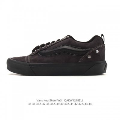 万斯 Vans Knu-Skool Vr3 Lx 面包鞋皮革拼接鞋面。坎普尔 茱利安系列低帮复古硫化休闲运动板鞋“肥胖版大Logo”要说整个 年最为热门的鞋型之