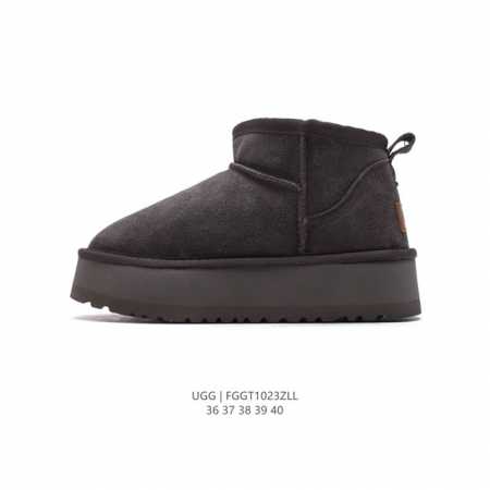UGG 中帮靴子 雪地靴 俏皮可爱的百变造型， 美国轻奢品牌UGG 平底系列冬季羊毛一体雪地休闲保暖毛毛家居包头棉鞋。官方同步包装 检验标 材料采用原厂防污防水 - 点击图像关闭