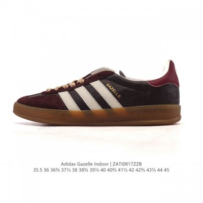 阿迪达斯 Adidas Originals Gazelle Indoor复古三叶草防滑透明橡胶板鞋经典运动鞋。这款经典鞋,忠于原版设计,缀撞色三条纹和鞋跟饰片。