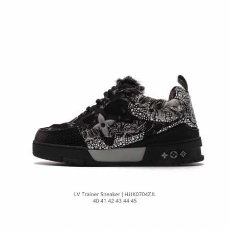 路易威登 满钻 Louis Vuitton LV路易威登板鞋 时尚运动鞋 潮厚底增高休闲鞋。舒适防滑底和百搭性霸屏整个时尚娱乐圈，细节调整完美主义！致TPR光泽 - 点击图像关闭