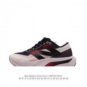 新百伦 [New Balance] Fresh Form 男女士运动鞋 厚底增高跑鞋，这款跑鞋不仅有着以大数据为基础的fresh Foam虎蜂大底，还有着独创的