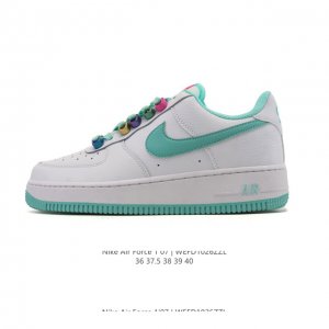 耐克 Nike Air Force 1 '07 Low 空军一号含气垫 低帮 小白鞋 百搭厚底增高休闲运动板鞋。柔软、弹性十足的缓震性能和出色的中底设计，横跨复