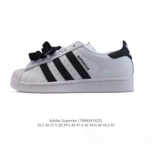 阿迪达斯 Adidas Superstar 三叶草经典贝壳头系列 新款休闲板鞋潮流男女士运动鞋。鞋面柔软皮革材质 标志性的贝壳鞋头，锯齿三条纹，简约的线条。就连