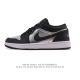 耐克 乔丹Air Jordan 1 Low Aj1 乔1 乔丹1代Aj1 低帮复古文化休闲运动篮球鞋。该鞋款从 1985 年元年款汲取设计灵感，焕新演绎简约经典