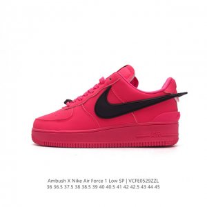 耐克 空军一号 Af1 低帮休闲板鞋 Ambush X Nk Air Force 7 Low Sp 空军一号联名标志性的swoosh延伸至鞋跟之外，鞋舌和鞋垫上