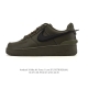 耐克 空军一号 Af1 低帮休闲板鞋 Ambush X Nk Air Force 1'07 Low Sp 空军一号联名标志性的Swoosh延伸至鞋跟之外，鞋舌和