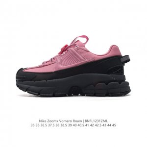 公司级耐克nike Zoom Vomero Roam 马拉松复古跑五代休闲运动慢跑鞋 厚底增高老爹鞋。采用环保纤维革饰片组合网眼布鞋面材质 升级正确后跟tpu加