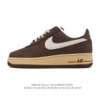 耐克 Nike Air Force 1 '07 Low 空军一号含气垫 低帮百搭厚底增高休闲运动板鞋。柔软、弹性十足的缓震性能和出色的中底设计，横跨复古与现代的