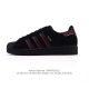 阿迪达斯 Adidas Superstar 2025年新款鞋子 蛇年新款经典贝壳头系列 新款休闲板鞋潮流男女士运动鞋 鞋面柔软皮革拼接材质 标志性的贝壳鞋头 简