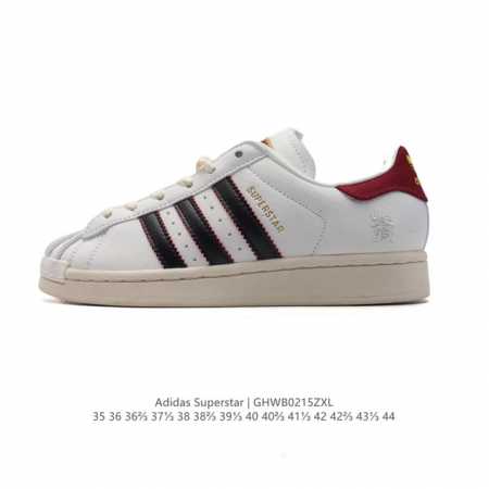 阿迪达斯 Adidas Superstar 三叶草经典贝壳头系列 新款休闲板鞋潮流男女士运动鞋 。鞋面柔软皮革材质 标志性的贝壳鞋头，锯齿三条纹，简约的线条。就 - 点击图像关闭
