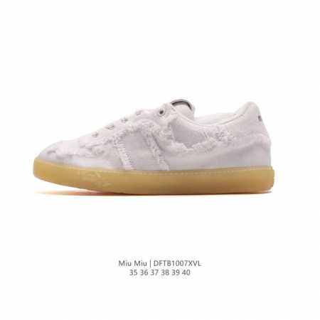 公司级 Miu Miu 女鞋 2024Ss 时尚帆布鞋面休闲运动板鞋，所有细节都跟柜上一致：包括鞋面面料，刻印logo，鞋底材质，楦头鞋型，鞋盒包装，请区别于l - 点击图像关闭