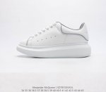 Alexandermcqueen 亚历山大 麦昆mcq 运动小白鞋厚底增高闪尾光滑牛皮平底鞋休闲鞋 时尚男女板鞋潮运动鞋 火爆到大街小巷无人不知 无人不晓的境界