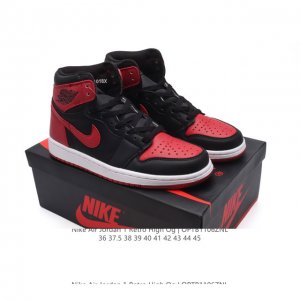 公司级 耐克 男女同款运动板鞋 Nike Air Jordan 1 Retro High OG 乔丹一代aj1 乔1 AJ1 篮球鞋复刻运动鞋。皮面高帮板鞋的设