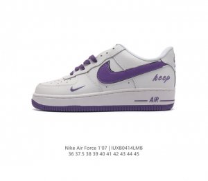 二层皮 耐克 Nike Air Force 1 '07 Low 空军一号含气垫 低帮百搭厚底增高休闲运动板鞋。柔软、弹性十足的缓震性能和出色的中底设计，横跨复古