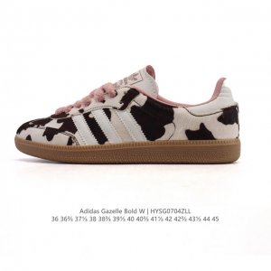 阿迪达斯 Adidas Originals Gazelle Indoor复古三叶草 奶牛印花毛绒织物鞋面 防滑透明橡胶板鞋经典运动鞋。这款经典鞋,忠于原版设计,