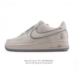 耐克 Nike Air Force 1 '07 Low 空军一号含气垫 小白鞋 低帮百搭厚底增高休闲运动板鞋。柔软、弹性十足的缓震性能和出色的中底设计，横跨复古