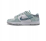 耐克 Nike Dunk Low 运动鞋 复古滑板鞋 Sb系列经典运动鞋 采用天然皮革 经久耐穿 塑就如元年款 Dunk 般的复古质感 鞋头透气孔 搭配鞋口和鞋