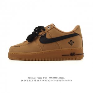 耐克 Nike Air Force 1 '07 Low 空军一号含气垫 低帮小白鞋 百搭厚底增高休闲运动板鞋。柔软、弹性十足的缓震性能和出色的中底设计，横跨复古