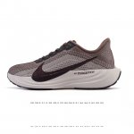 耐克 Nike Reactx Pegasus Plus Next Nature 超级飞马跑步鞋 厚底增高运动老爹鞋。登月兼顾迅疾外观和稳固脚感，后跟覆面和中足动