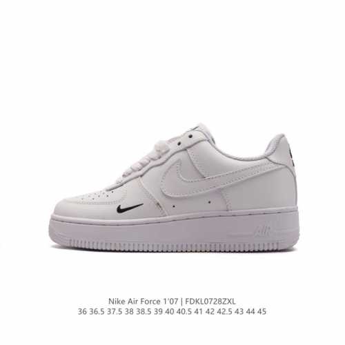 耐克 Nike Air Force 1 '07 Low 空军一号含气垫 低帮百搭厚底增高休闲运动板鞋。柔软、弹性十足的缓震性能和出色的中底设计，横跨复古与现代的