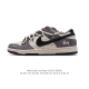公司级 耐克 Nike Dunk Low Retro 运动鞋复古板鞋 解构绑带 双鞋带。作为 80 年代经典篮球鞋款，起初专为硬木球场打造，后来成为席卷街头的时