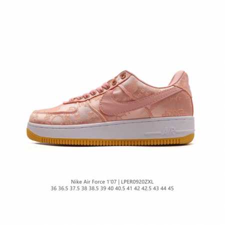 耐克 空军一号 Af1厚底增高运动板鞋 经典低帮百搭休闲运动板鞋“丝绸”以丝绸面料包覆鞋面，于其中注入中国风纹路和刺绣设计，最后搭载橡胶大底增添细节和耐用度。柔 - 点击图像关闭