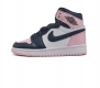 耐克 女鞋 Nike Air Jordan 1 Retro High Og 乔丹一代aj1 乔1 Aj1 篮球鞋复刻运动鞋 皮面高帮板鞋的设计灵感源自运动夹克