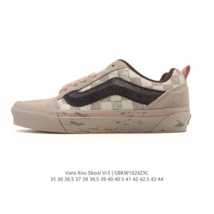 万斯 Vans Knu-Skool Vr3 Lx 面包鞋皮革帆布拼接鞋面。坎普尔 茱利安系列低帮复古硫化休闲运动板鞋“肥胖版大Logo”要说整个 年最为热门的鞋