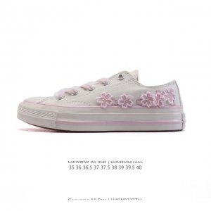 130 converse 低帮女士运动鞋 匡威全明星复古 休闲百搭板鞋 春季花朵饰面 经典透气帆布面慢跑鞋。这个系列是匡威最古老的系列了。是匡威品牌公司1908