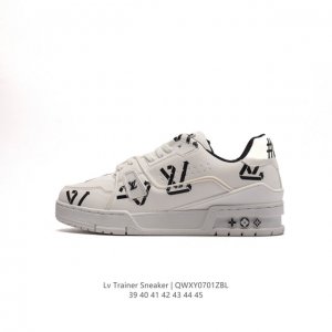 路易威登 Louis Vuitton LV路易威登板鞋 浮雕印花 时尚运动鞋 潮厚底增高鞋 。舒适防滑底和百搭性霸屏整个时尚娱乐圈，细节调整完美主义！鞋面采用柔
