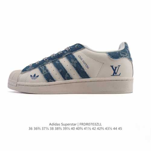 阿迪达斯 Adidas Superstar 2025年新款鞋子 蛇年新款经典贝壳头系列 新款休闲板鞋潮流男女士运动鞋 。鞋面柔软皮革拼接材质 标志性的贝壳鞋头，