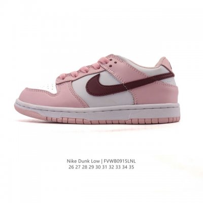童鞋 耐克 Nike Sb Dunk Low Pro 儿童运动鞋复古板鞋。采用柔软皮革拼接鞋面，经久耐穿，塑就如元年款 Dunk 般的复古质感。鞋头透气孔，搭配