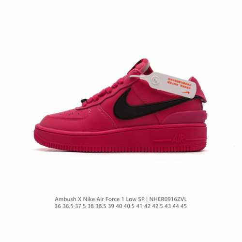 耐克 空军一号 Af1 低帮休闲板鞋 Ambush X Nk Air Force 7 Low Sp 空军一号联名标志性的swoosh延伸至鞋跟之外，鞋舌和鞋垫上
