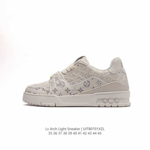 路易威登 Louis Vuitton LV路易威登板鞋 浮雕印花 时尚运动鞋 潮厚底增高鞋 。舒适防滑底和百搭性霸屏整个时尚娱乐圈，细节调整完美主义！鞋面采用柔