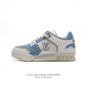 路易威登 Louis Vuitton LV路易威登板鞋 时尚运动鞋 潮厚底增高鞋 。舒适防滑底和百搭性霸屏整个时尚娱乐圈，细节调整完美主义！鞋面采用柔软皮革鞋面