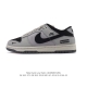 公司级 耐克 Nike Dunk Low Retro 运动鞋复古板鞋。作为 80 年代经典篮球鞋款，起初专为硬木球场打造，后来成为席卷街头的时尚标杆，现以经典细