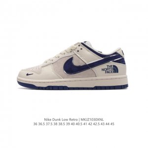 公司级 耐克 Nike Dunk Low Retro 运动鞋复古板鞋 北面北脸联名。作为 80 年代经典篮球鞋款，起初专为硬木球场打造，后来成为席卷街头的时尚标
