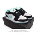 耐克 乔丹air Jordan 1 Low Aj1 乔1 乔丹1代aj1 低帮复古文化休闲运动篮球鞋。该鞋款从 1985 年元年款汲取设计灵感，焕新演绎简约经典