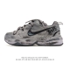 公司级 耐克 Nike Air Monarch Iv男女子训练鞋厚底老爹鞋休闲复古运动鞋。Nike Air Monarch Iv 运动鞋为你打造出众的训练装备，