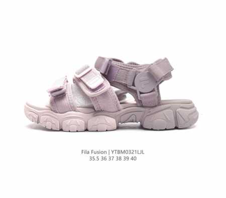 Fila 斐乐 斐乐女鞋真标半码制 采用原厂尼龙涤纶聚氨酯防臭内里 可调整魔术贴拆卸多种穿搭风格 发泡轻量缓震eva中底及耐磨防滑橡胶外底片fila斐乐 系列时 - 点击图像关闭