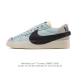 耐克 Nike Blazer Low '77 Jumbo 运动鞋，抓地板鞋，革新重塑经典街头人气鞋款，采用人气传统外观，巧搭大号耐克勾勾设计和宽大鞋带。柔软泡绵